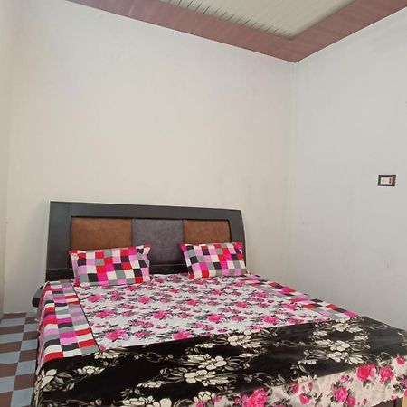 Keshav Narayan Home Stay Mathura Luaran gambar